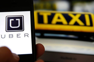 احتدام المواجهة بين سيارات الأجرة المغربية وشركة أوبر للنقل 