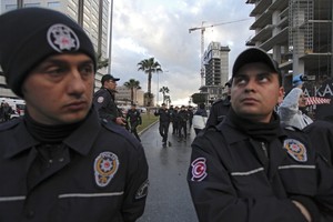 موجة تطهير جديدة وآلاف عمليات التسريح في تركيا على خلفية محاولة الانقلاب