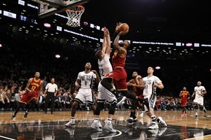 بالفيديو... الدوري الأميركي للمحترفين: كليفلاند يستعيد توازنه وسقوط ووريزر على رغم 40 نقطة من كوري