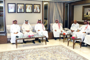 الحاج يزور نادي المحرق ويناقش مع مجلس الإدارة البرامج والخطط المستقبلية