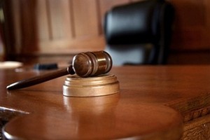 القضاء الباكستاني يأمر بالبحث عن فتاة في العاشرة تعرضت للتعذيب في منزل قاض 