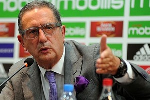 مدرب الجزائر: نسير في الطريق الصحيح ويجب أن نتعلم كيف ندافع