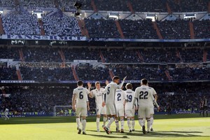 بالفيديو والصور... ريال يعادل رقم برشلونة بفوز ساحق على غرناطة بالدوري الاسباني