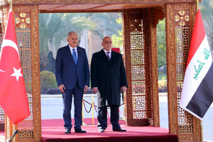 بالصور... رئيس الوزراء التركي يصل العاصمة العراقية