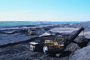 إيران تقول إنها اكتشفت احتياطيات من النفط الصخري في المنطقة الغربية