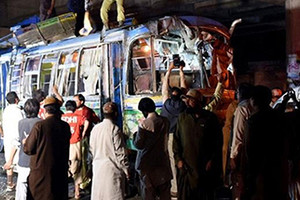 مقتل 13 وإصابة أكثر من عشرة بإصابات خطيرة في حادث مروري في باكستان