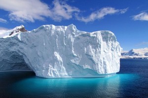 جبل جليدي ضخم يتجه للانفصال عن القطب الجنوبي