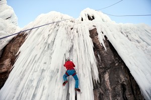 بالصور... منشأة 'ميغون': ملاذ الراغبين في تسلق الجليد بإيران