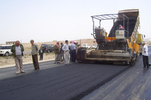 بالفيديو... كيف تعبد الطرق في أستراليا؟