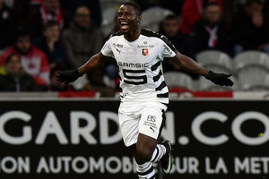 فولفسبورغ المتعثر يتعاقد مع نتيب جناح منتخب فرنسا حتى 2021