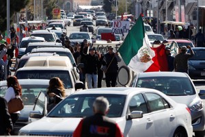 'الكنيسة' الكاثوليكية وأحزاب المعارضة تؤيد الاحتجاجات الشعبية على زيادة أسعار الوقود في المكسيك