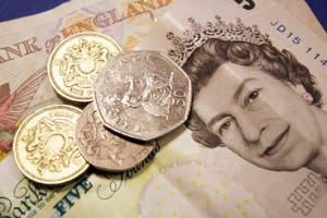 الجنيه الاسترليني يتراجع لأدنى مستوياته خلال شهرين