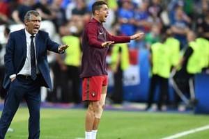 مدرب البرتغال: رونالدو كان اللاعب رقم 12 في نهائي اليورو