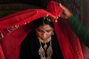 الشرطة الباكستانية تمنع زواج طفلة برجل يكبرها بـ37 عاما 