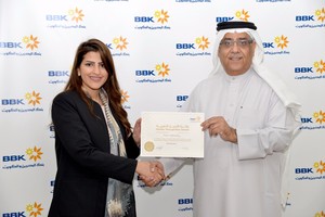 'البحرين والكويت' يكافئ الفائز في برنامج تكريم الموظفين