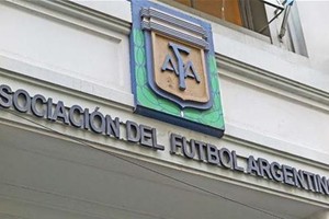 اتحاد الكرة الأرجنتيني يختار رئيسه الجديد في أبريل المقبل