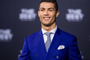 بالصور... لمن ذهبت أصوات رونالدو وميسي في جوائز الأفضل بالعالم؟