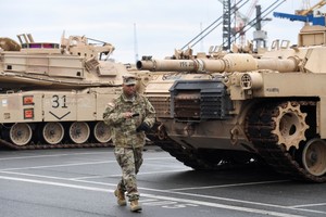 الجيش الأميركي يجري تجربة ناجحة على سرب من الطائرات المسيرة الصغيرة