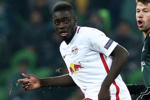 اللاعب الفرنسي دايوت أوباميكانو يقترب من الانضمام لنادي لايبزيغ الألماني