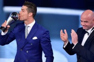 إنفوجرافيك... .. 'The Best'... حصيلة الجوائز في دولاب رونالدو