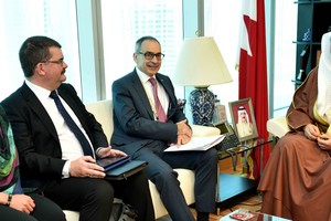 حميدان يبحث مع السفير البريطاني تعزيز التعاون لتطوير المجالات العمالية