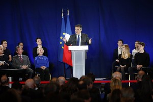 استطلاع يتوقع فوز فيون على لوبان بسهولة في جولة الإعادة لانتخابات فرنسا