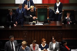 البرلمان البولندي ينعقد رغم استمرار احتجاج المعارضة