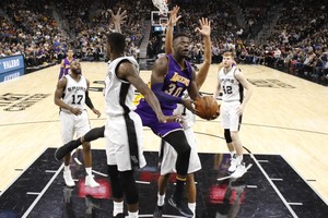 بالفيديو... ليونارد يقود سان انطونيو لاكتساح ليكرز في الـ'NBA'