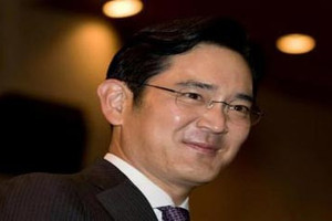 استجواب رئيس سامسونج لأكثر من 22 ساعة في فضيحة فساد بكوريا الجنوبية 