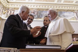 بالصور... عباس يلتقي فرنسيس الأول لافتتاح سفارة فلسطينية في الفاتيكان