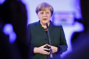 ميركل: يتعين على ألمانيا الإسراع في المشاركة في التحول الرقمي