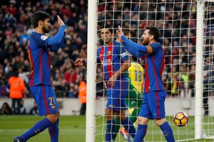 بالفيديو... برشلونة يكتفي بخماسية في شباك لاس بالماس وينتزع المركز الثاني في الدوري الإسباني