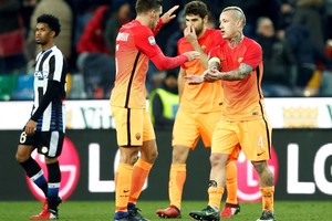 بالفيديو... روما يعبر أودينيزي بهدف ويواصل ملاحقة يوفنتوس بالدوري الايطالي