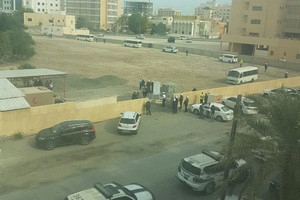 بالصور... عوائل المنفذ بحقهم حكم الإعدام يحضرون مراسم دفنهم  