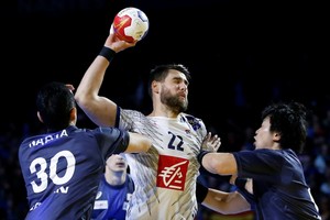 الدنماركي هانسن يبدي حزنه لإصابة نجم فرنسا في مونديال اليد