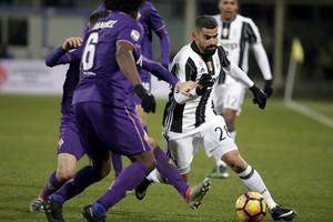 بالفيديو... فيورنتينا يسقط يوفنتوس بثنائية ويشعل المنافسة على صدارة الدوري الإيطالي