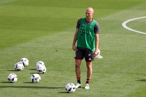 بايرن ميونيخ يمدد تعاقده مع النجم الهولندي روبن لمدة عام