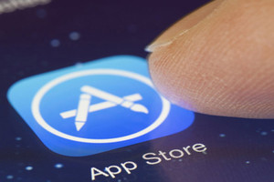 السماح بمقاضاة «أبل» لاحتكار «آب ستور»