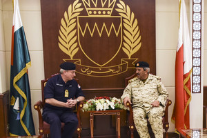 القائد العام يستعرض علاقات التعاون مع قائد القوات البحرية البريطانية    