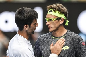 لاعب التنس الأوزبكي استومين: لم أتخيل قط أنني سأفوز على ديوكوفيتش