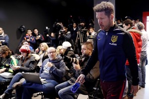 سيميوني يشيد بأداء لاعبي أتلتيكو مدريد بعد ثلاثية إيبار