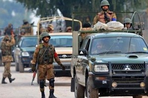 مقتل 21 شخصا على الأقل وإصابة العشرات في انفجار قنبلة بباكستان