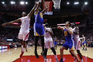 بالفيديو... غولدن ستيت يهزم مضيفه روكتس في دوري السلة الأميركي