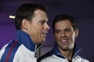 الشقيقان الأميركيان بريان يعتزلان التنس بعد مسيرة حافلة