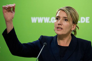 زعيمة الخضر الألماني: اعتبر الدعوة لزيادة نفقات الدفاع كرد فعل على سياسة ترامب متسرعة وخاطئة