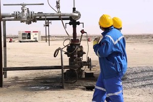  شركة نفط الكويت تعلن حالة الطوارئ بعد تسرب نفطي جنوب غرب البلاد