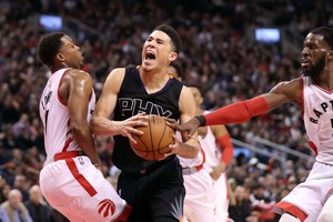 بالفيديو... فينيكس صنز يضاعف محنة رابتورز بانتصار مثير في دوري السلة الأميركي