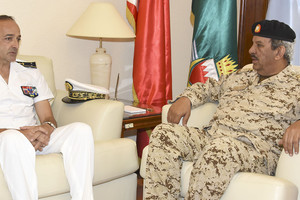 القائد العام يستعرض التعاون مع القائد المشترك للقوات الفرنسية المتمركزة في الإمارات 