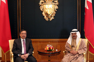 رئيس الوزراء يستقبل مبعوث الرئيس الفلبيني وينوِّه بما تشهده العلاقات بين البلدين