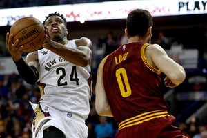 بالفيديو... إيرفينج يسجل 49 نقطة لكن كافاليرز يخسر أمام بليكانز